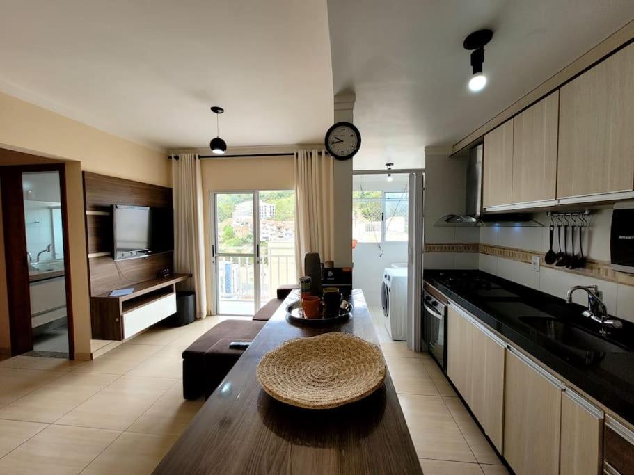 Grande Apt No Centro C/ Cozinha Completa Varanda Pocos de Caldas Ngoại thất bức ảnh